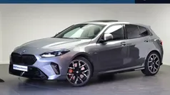Skyscraper grey (grijs metallic) Gebruikt 2025 BMW 120 Comfort Edition Hatchback | € 49.950 (Eerlijke prijs)