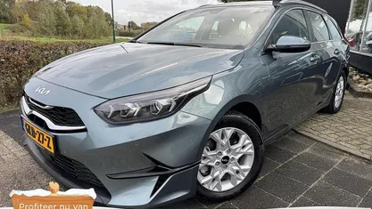 Grijs Gebruikt 2024 Kia Ceed Hatchback | € 26.400 (Eerlijke prijs)