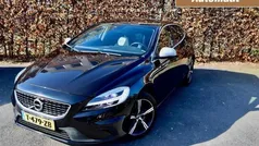 Zwart Gebruikt 2017 Volvo V40 R-Design Stationwagen | € 13.750 (Goede deal)