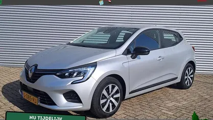 Grijs metallic Gebruikt 2023 Renault Clio V Equilibre Hatchback | € 15.495 (Eerlijke prijs)