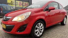 Rood Gebruikt 2013 Opel Corsa Selection Hatchback | € 2.249 (Super prijs)