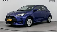 Blauw Gebruikt 2023 Toyota Yaris Hybrid Active Hatchback | € 21.945 (Eerlijke prijs)