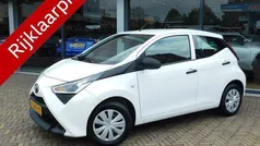 Wit Gebruikt 2021 Toyota Aygo Hatchback | € 11.900 (Eerlijke prijs)