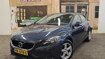 Occasion 2017 Volvo V40 Momentum Hatchback | € 13.495 (Eerlijke prijs)