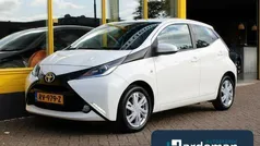 Wit Gebruikt 2017 Toyota Aygo X-play Hatchback | € 8.900 (Goede deal)