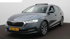 Grijs Gebruikt 2022 Skoda Octavia Business Line Stationwagen | € 27.900 (Eerlijke prijs)