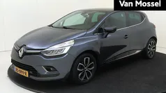 Grijs Gebruikt 2017 Renault Clio IV Intens Hatchback | € 10.435 (Eerlijke prijs)
