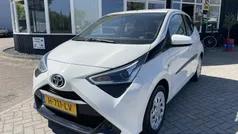 Wit Gebruikt 2020 Toyota Aygo X-play Hatchback | € 10.149 (Eerlijke prijs)