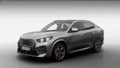 Skyscraper grey metallic (grijs metallic) Nieuw 2025 BMW iX2 M Sport SUV | € 64.032 (Eerlijke prijs)