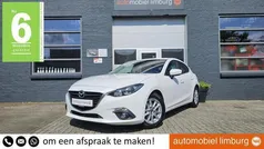 Wit Gebruikt 2016 Mazda 3 Center-Line Hatchback | € 14.450 (Eerlijke prijs)