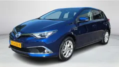 Blauw Gebruikt 2017 Toyota Auris Hybrid Executive Hatchback | € 17.850 (Eerlijke prijs)