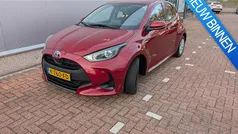 Rood Gebruikt 2020 Toyota Yaris Hybrid Active Hatchback | € 17.850 (Eerlijke prijs)