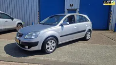 Grijs Gebruikt 2009 Kia Rio Hatchback | € 3.650 (Eerlijke prijs)