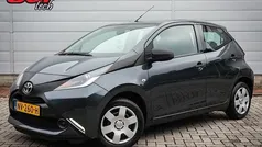Grijs Gebruikt 2017 Toyota Aygo Hatchback | € 7.980 (Eerlijke prijs)