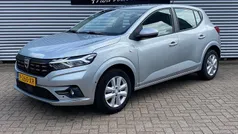 Grijs Gebruikt 2022 Dacia Sandero Comfort Hatchback | € 15.350 (Eerlijke prijs)