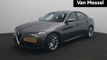 Grijs Gebruikt 2019 Alfa Romeo Giulia Super Sedan | € 19.995 (Super prijs)