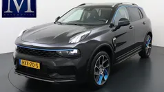 Zwart, metallic lak Gebruikt 2022 Lynk & Co 01 SUV | € 23.899 (Eerlijke prijs)