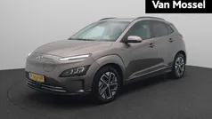 Silky bronze Gebruikt 2022 Hyundai Kona Premium SUV | € 27.940 (Eerlijke prijs)