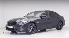 Saphirschwarz metallic (zwart metallic) Gebruikt 2024 BMW 320e Shadowline Sedan | € 42.895 (Goede deal)