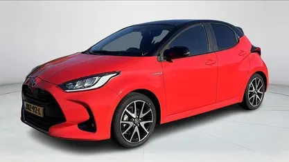 Rood Occasion 2021 Toyota Yaris Executive Hatchback | € 22.885 (Eerlijke prijs)