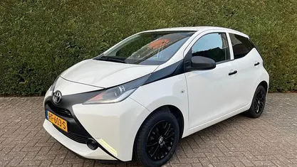 Wit Gebruikt 2017 Toyota Aygo Hatchback | € 7.450 (Goede deal)