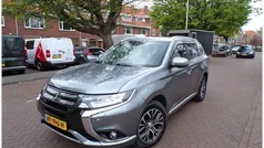 Grijs, metallic lak Gebruikt 2015 Mitsubishi Outlander Edition SUV | € 14.844 (Eerlijke prijs)
