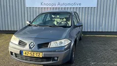 Grijs, metallic lak Gebruikt 2006 Renault Mégane II Dynamique Hatchback | € 1.445 (Eerlijke prijs)