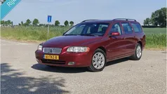 Rood, metallic lak Gebruikt 2005 Volvo V70 Kinetic Stationwagen | € 6.450 (Eerlijke prijs)