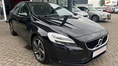 Zwart Gebruikt 2016 Volvo V40 Stationwagen | € 13.940 (Eerlijke prijs)