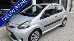Grijs Gebruikt 2013 Toyota Aygo Comfort Hatchback | € 5.499 (Eerlijke prijs)