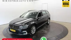 Zwart Gebruikt 2022 VW Passat Business Stationwagen | € 24.235 (Goede deal)