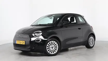 Zwart Occasion 2023 Fiat 500e Urban Hatchback | € 17.895 (Eerlijke prijs)