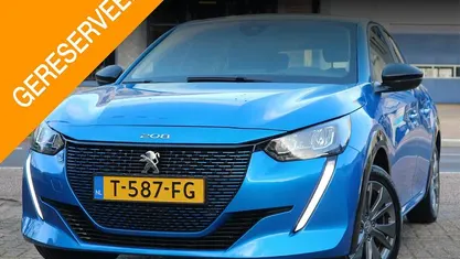 Blauw Occasion 2023 Peugeot e-208 Active Hatchback | € 18.795 (Eerlijke prijs)
