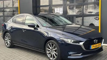 Occasion 2022 Mazda 3 Luxury Sedan | € 23.900 (Eerlijke prijs)