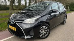 Zwart Gebruikt 2016 Toyota Yaris Hatchback | € 11.950 (Eerlijke prijs)