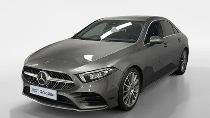 Grijs Gebruikt 2023 Mercedes A200 Premium Sedan | € 26.935 (Super prijs)