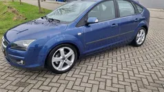 Blauw Gebruikt 2007 Ford Focus Hatchback | € 2.000 (Eerlijke prijs)