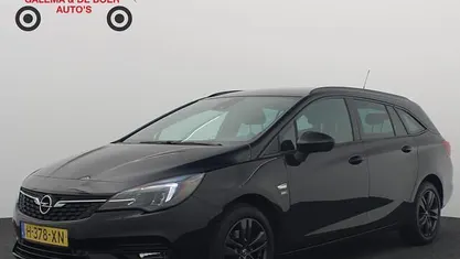 Zwart Gebruikt 2020 Opel Astra Edition Stationwagen | € 11.999 (Eerlijke prijs)