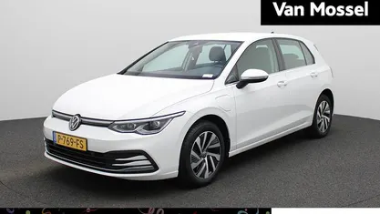 Occasion VW Golf VIII Active 204 PK (150 kW) 2022 Wit Hatchback