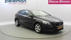Zwart Gebruikt 2015 Volvo V40 Business Edition Stationwagen | € 8.845 (Eerlijke prijs)