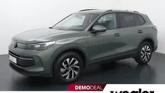 Groen, metallic lak Gebruikt 2025 VW Tiguan Edition SUV | € 48.840 (Super prijs)