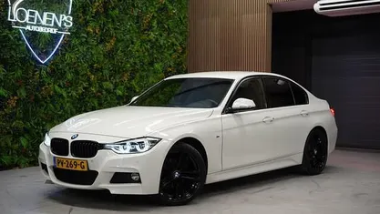 Occasion 2017 BMW 318 Shadowline Sedan | € 19.690 (Eerlijke prijs)