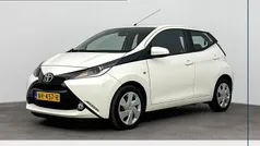 Wit Gebruikt 2017 Toyota Aygo X-play Hatchback | € 8.900 (Eerlijke prijs)