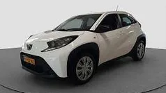Wit Gebruikt 2022 Toyota Aygo Play Hatchback | € 18.245 (Goede deal)