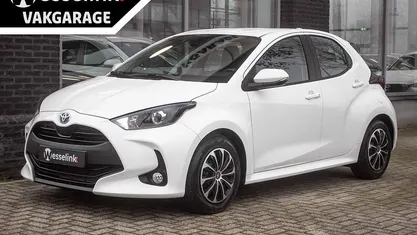 Wit Gebruikt 2024 Toyota Yaris Hybrid Active Hatchback | € 22.400 (Eerlijke prijs)