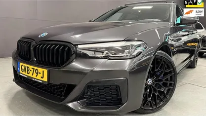 Grijs Gebruikt 2021 BMW 530e M Sport Stationwagen | € 31.950 (Eerlijke prijs)