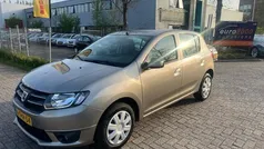 Gebruikt 2014 Dacia Sandero Lauréate Hatchback | € 3.750 (Goede deal)