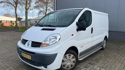 Wit Gebruikt 2004 Renault Trafic MPV | € 2.499 (Eerlijke prijs)