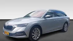 Grijs Gebruikt 2022 Skoda Octavia Business Line Stationwagen | € 23.930 (Eerlijke prijs)