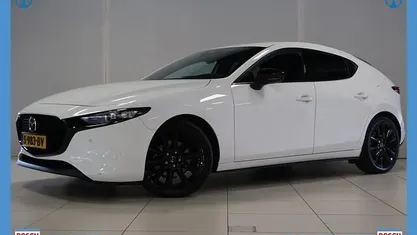 Wit (metallic) Occasion 2023 Mazda 3 Homura-Line Hatchback | € 24.950 (Eerlijke prijs)